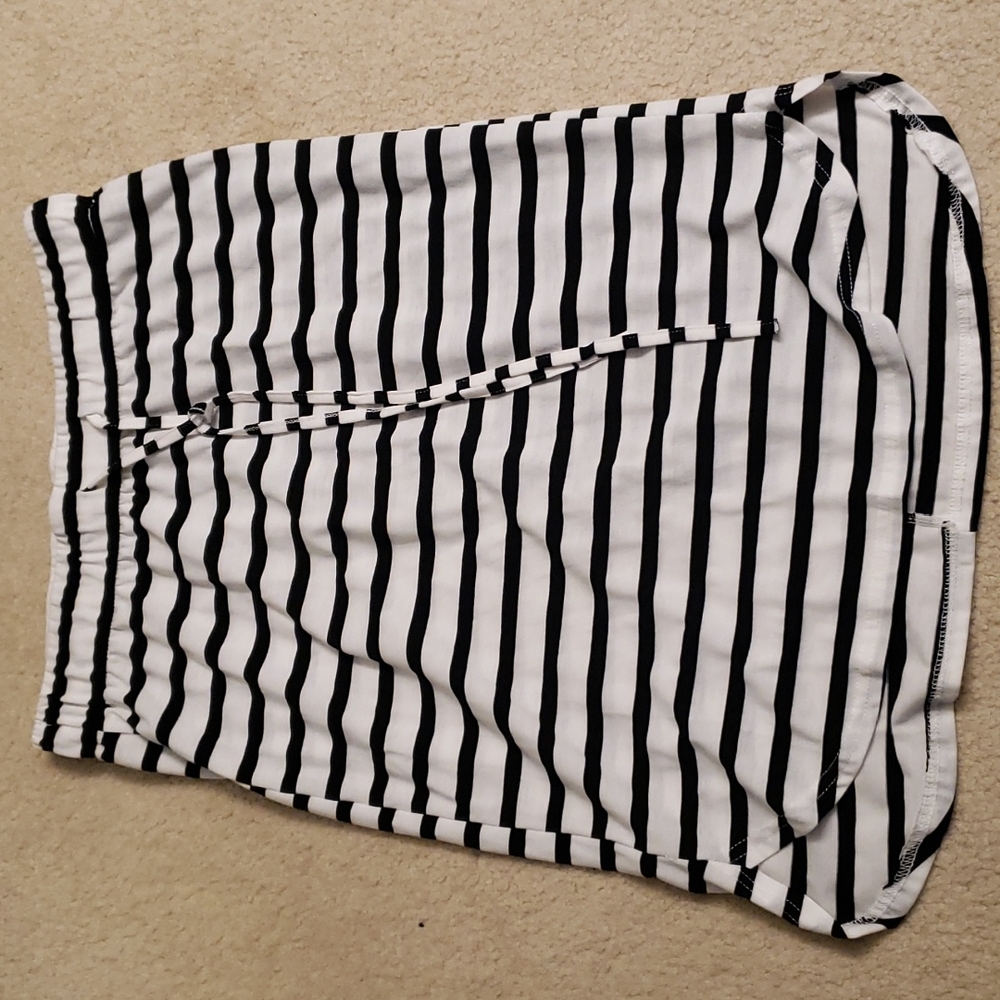 Tickled teal small black and white skirt